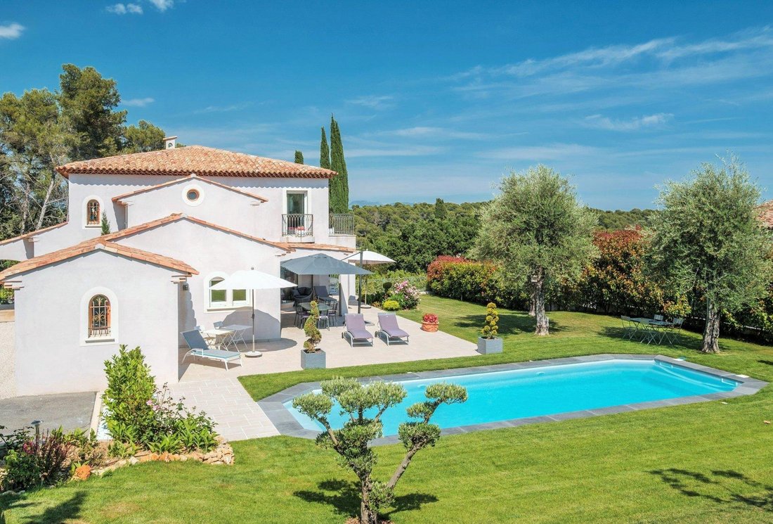 Villa Within In Saint Paul De Vence, Provence Alpes Côte D'azur