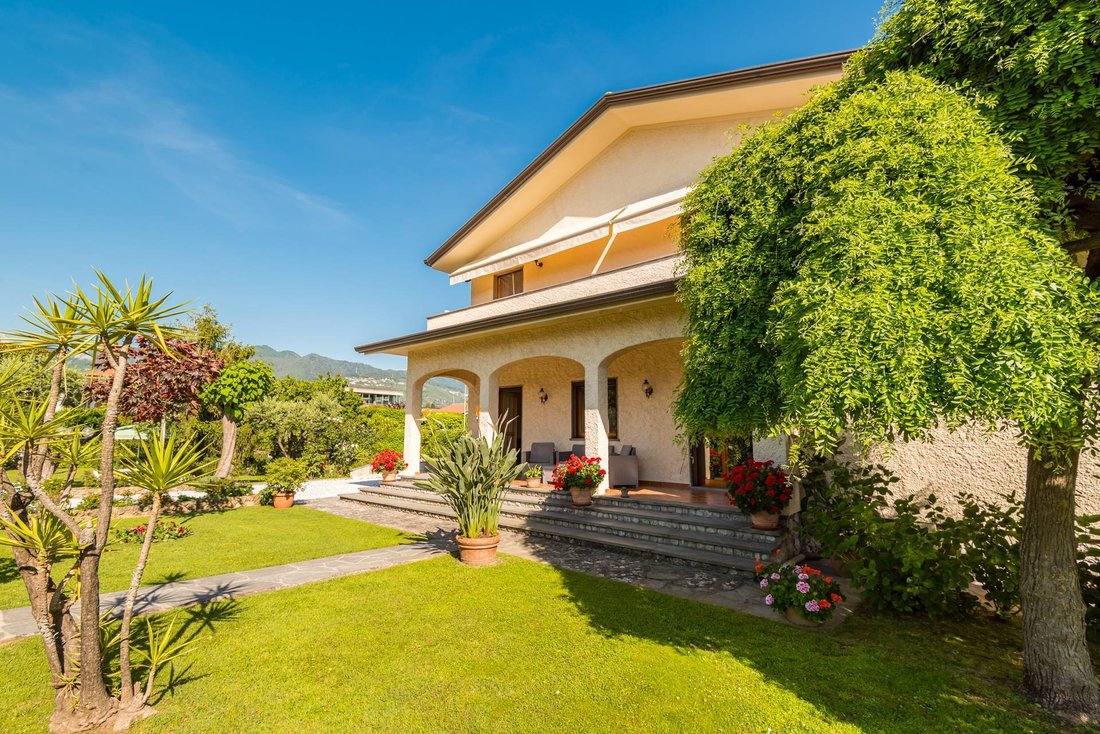 Villa in Caranna-Vaiana, Forte dei Marmi, Tuscany 2 - 12929413