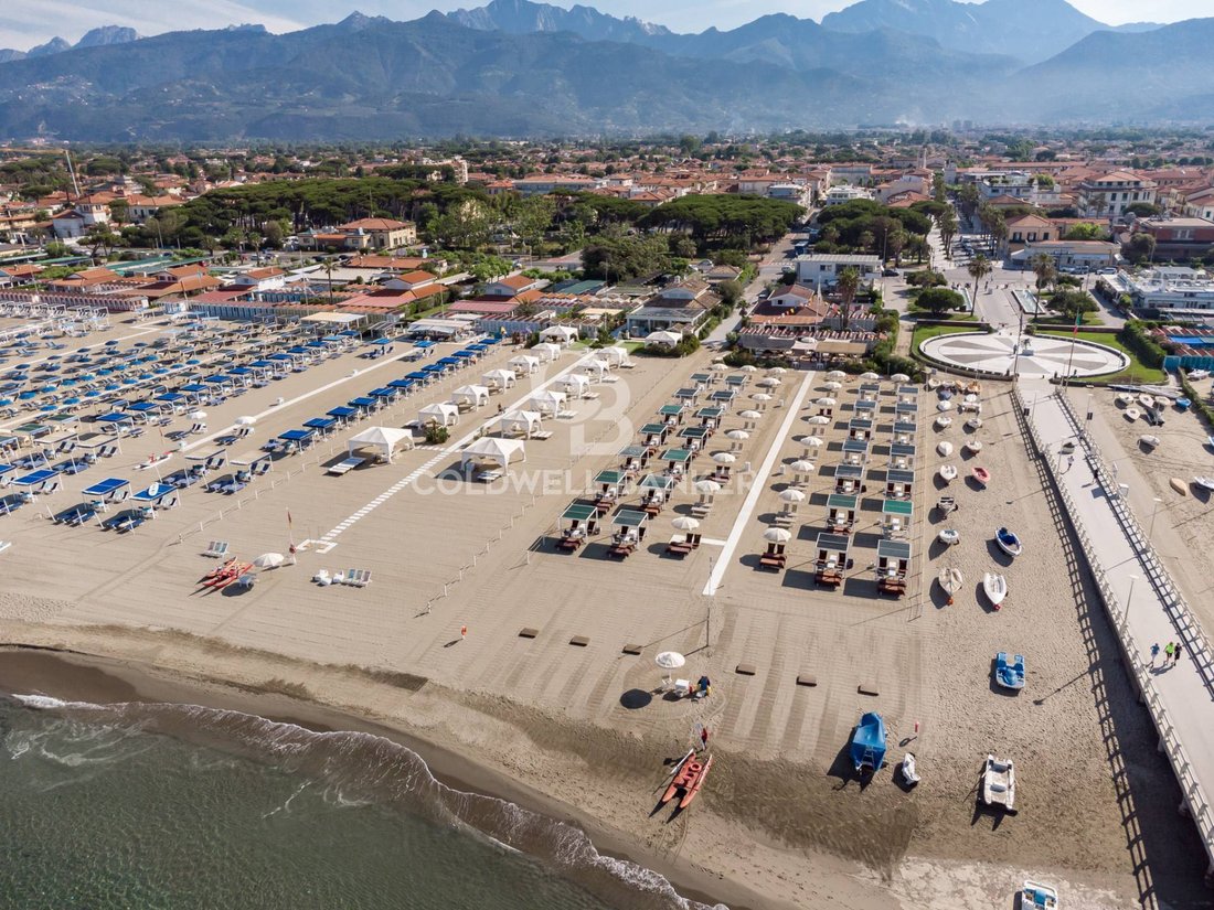 Villa in Vittoria Apuana, Forte dei Marmi, Tuscany 4 - 12929830