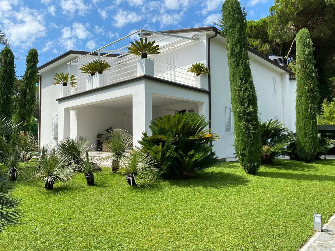 Villa in Roma Imperiale, Forte dei Marmi, Tuscany 1 - 12929514