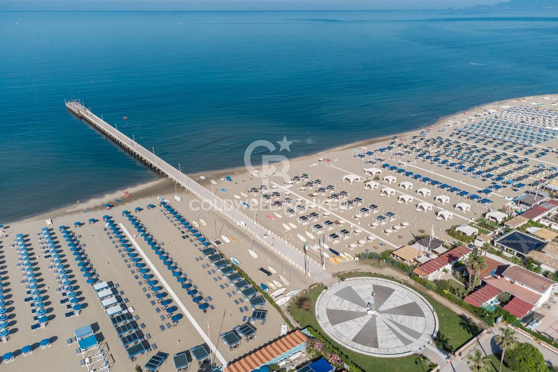 Villa in Vittoria Apuana, Forte dei Marmi, Tuscany 3 - 12929830