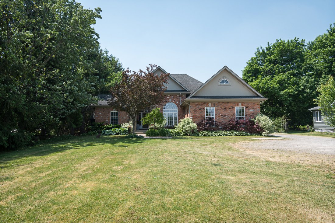 House in Hamilton, Ontario, Canada 1 - 12926749