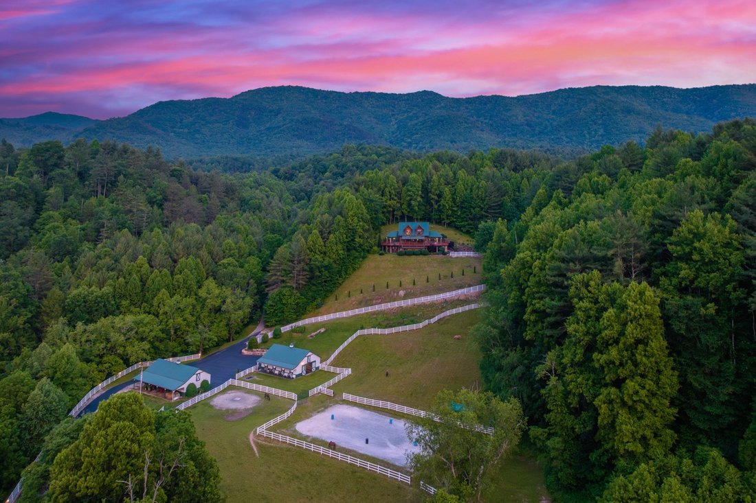 Exquisite Privately Owned Mountain In Mountain City, Tennessee, United
