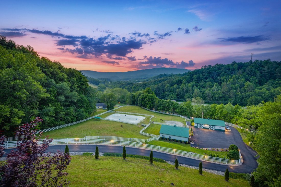 Exquisite Privately Owned Mountain In Mountain City, Tennessee, United