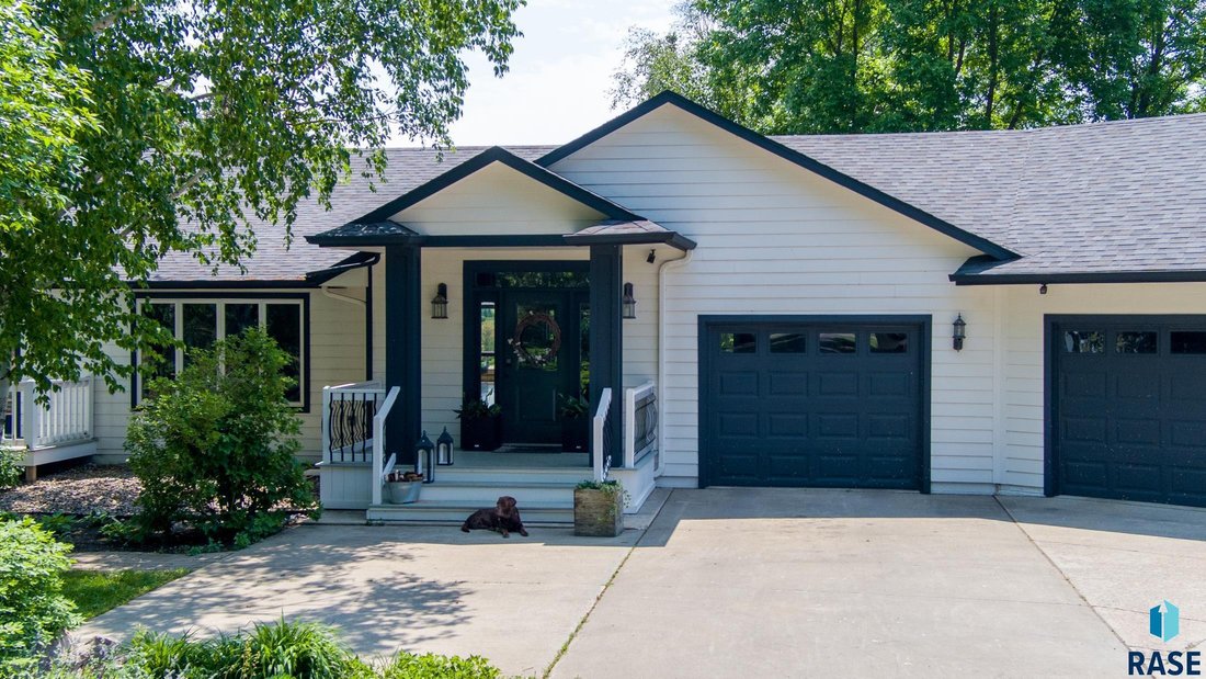 5 Bedrooms Single Family Detached In Harrisburg, South Dakota, United