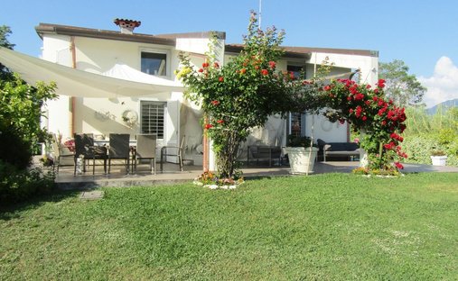 Villa in Avenza, Marina di Carrara, Tuscany 1