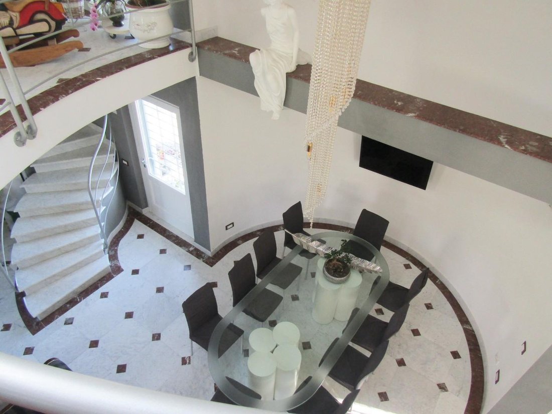 Villa in Avenza, Marina di Carrara, Tuscany 3 - 12931082