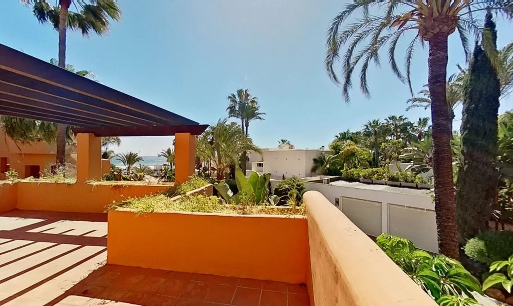 Sublime Duplex Penthouse Beachfront In Los In Marbella, Andalusia