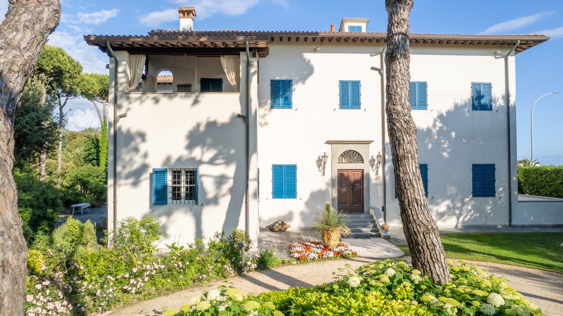 Elegant Luxury Villa For Sale Is In Forte In Forte Dei Marmi, Tuscany