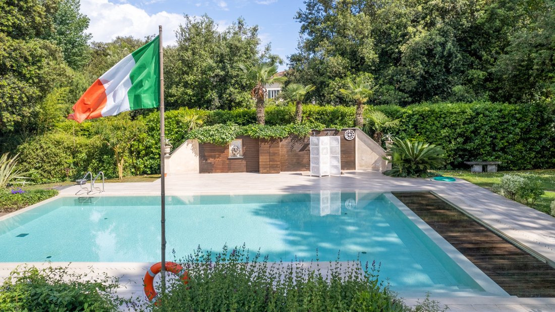 Elegant Luxury Villa For Sale Is In Forte In Forte Dei Marmi, Tuscany