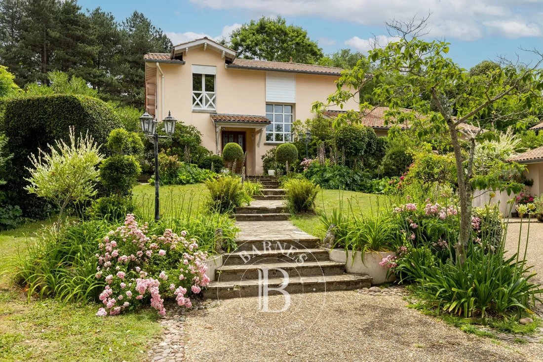 Anglet, Near Town Center, House Of 250 M² In Anglet, Nouvelle Aquitaine