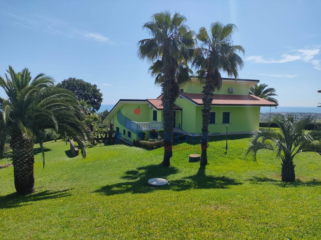 Villa in Martinsicuro, Abruzzo, Italy 3 - 12934648