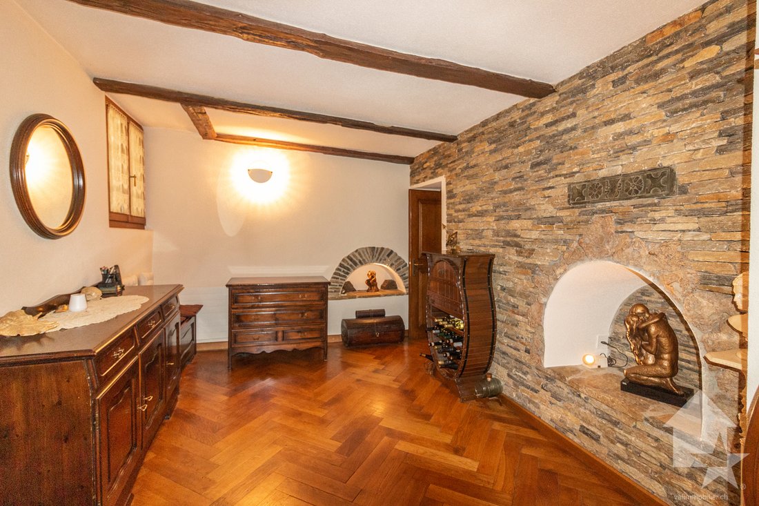 Appartement 4 Pièces Dans Un Bâtiment Historique In Sion, Valais, Switzerland For Sale (12934737)
