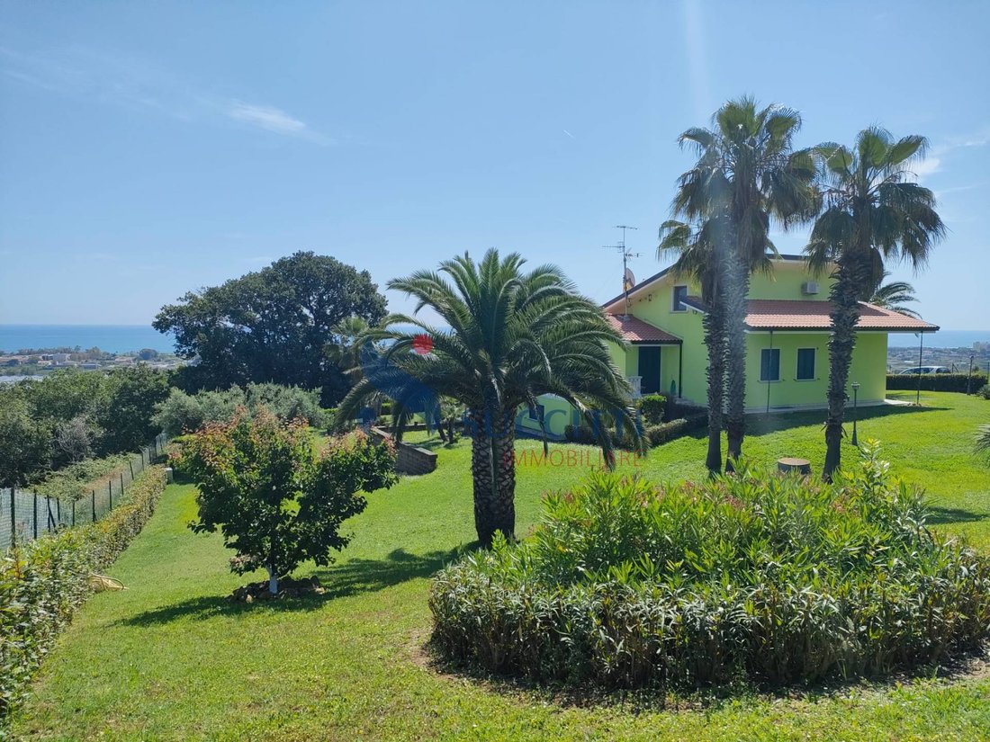 Villa in Martinsicuro, Abruzzo, Italy 2 - 12934648