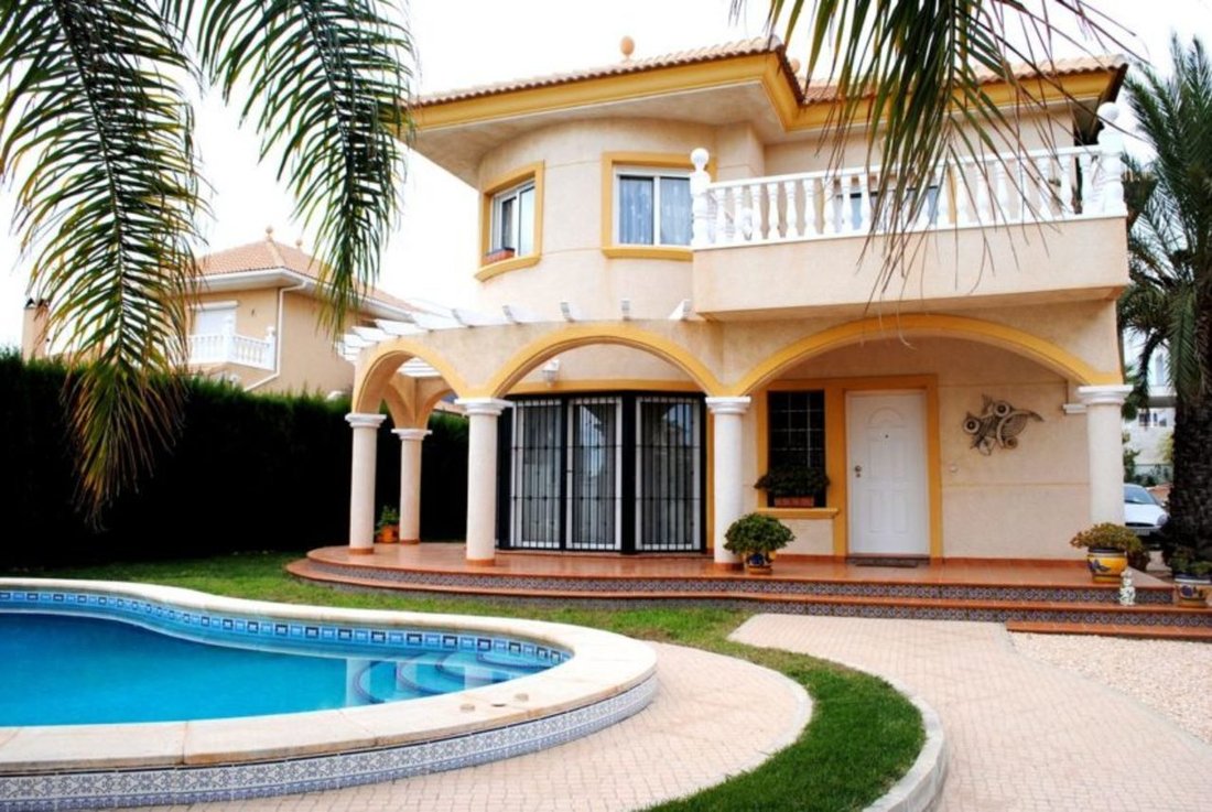 La Zenia Villa In La Zenia, Valencian Community, Spain For Sale (12863969)