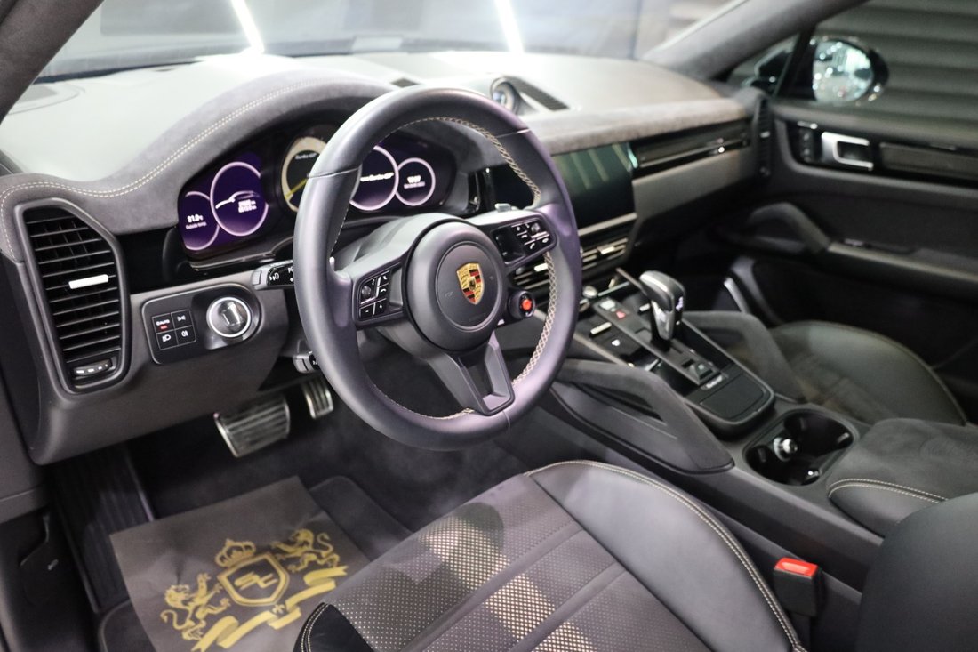 Suv in Dubai, Dubai, United Arab Emirates 5 - 12936015