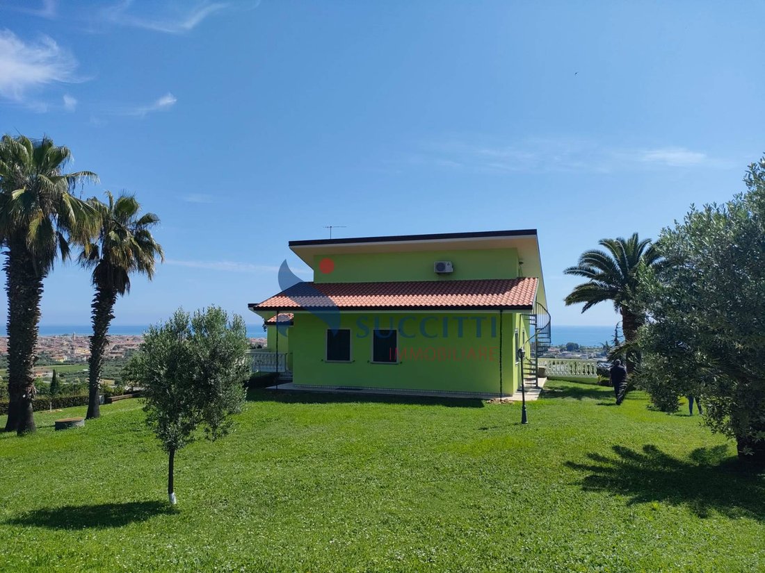Villa in Martinsicuro, Abruzzo, Italy 4 - 12934648