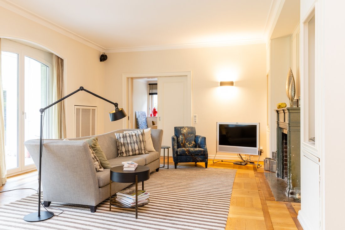 Stately Family Villa With Plenty Of Space In Frankfurt Am Main, Hessen