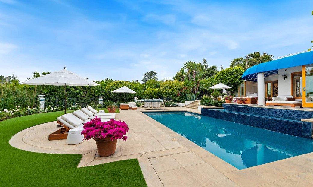 585 Hanley Avenue Brentwood In Los Angeles, California, United States