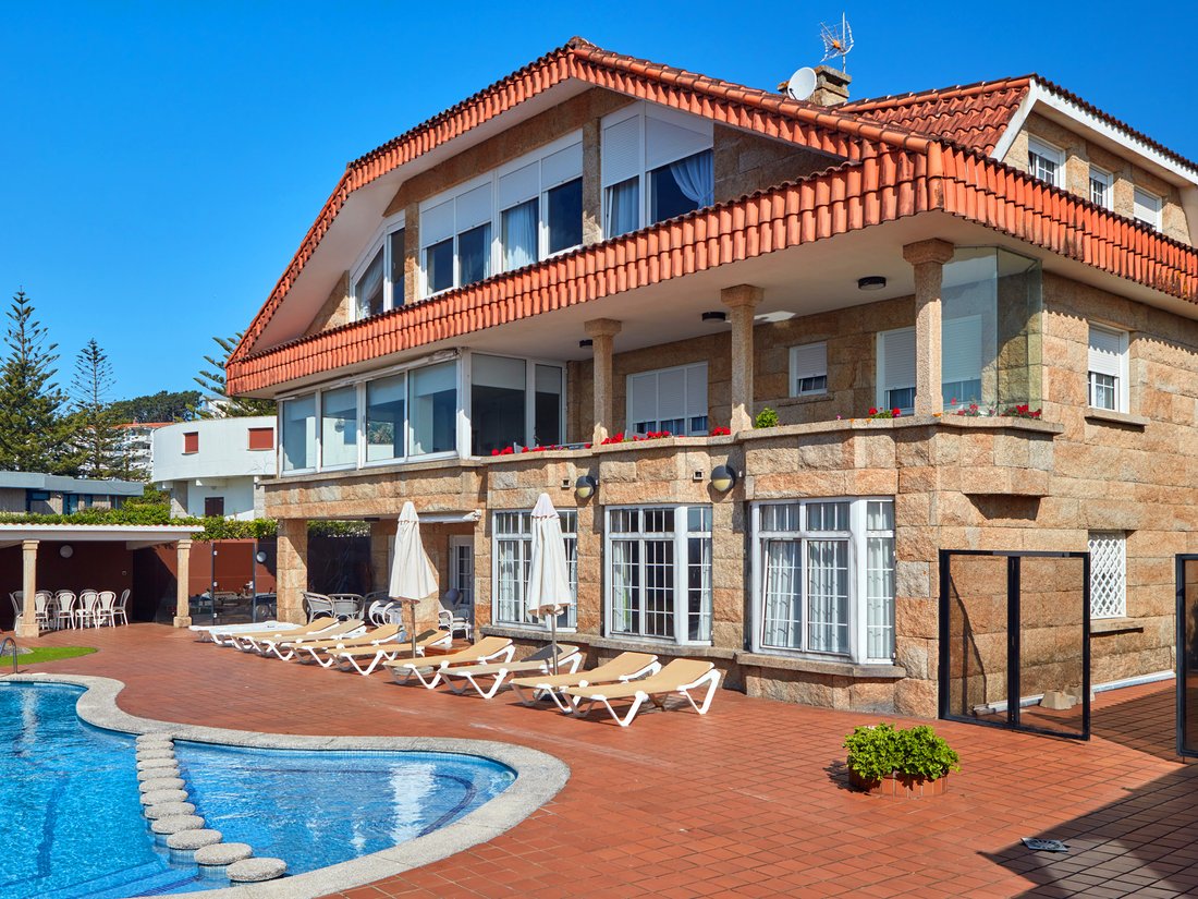 Grand Villa With Direct Sea Access In An Exclusive In O Grove, Galicia
