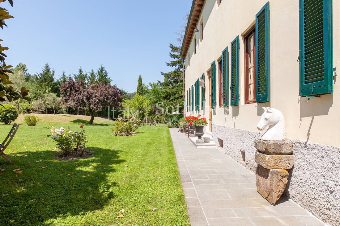 Ancient Villa From The 1700s In Lucca In Lucca, Tuscany, Italy For Sale (12939170)