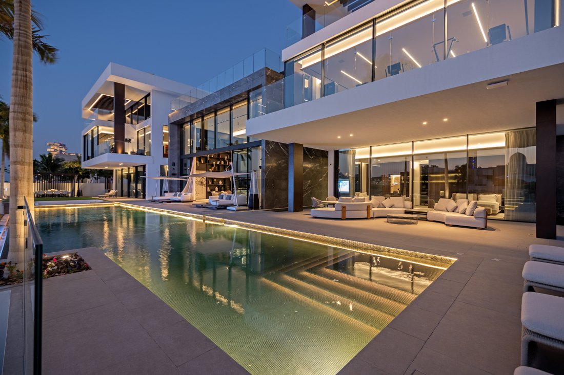 Incredible Custom Built Villa In Palm In Dubai, Dubai, United Arab