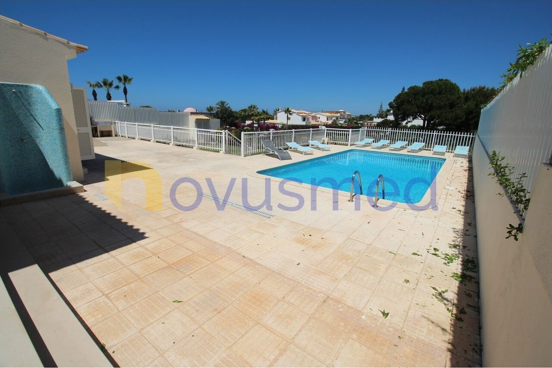 4 Bedroom Villa, Swimming Pool, Sea View, Galé Beach In Guia, Algarve