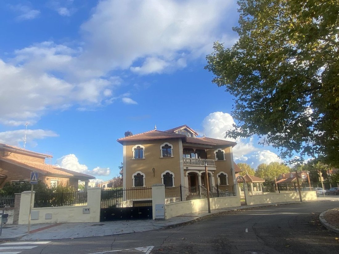 Chalet in Arroyo de la Encomienda, Castile and Leon, Spain 3 - 12946508