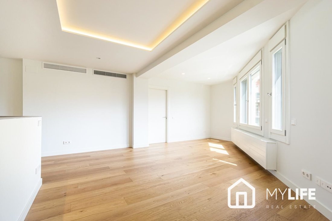 Apartment in Eixample, Barcelona, Spain 4 - 12948006
