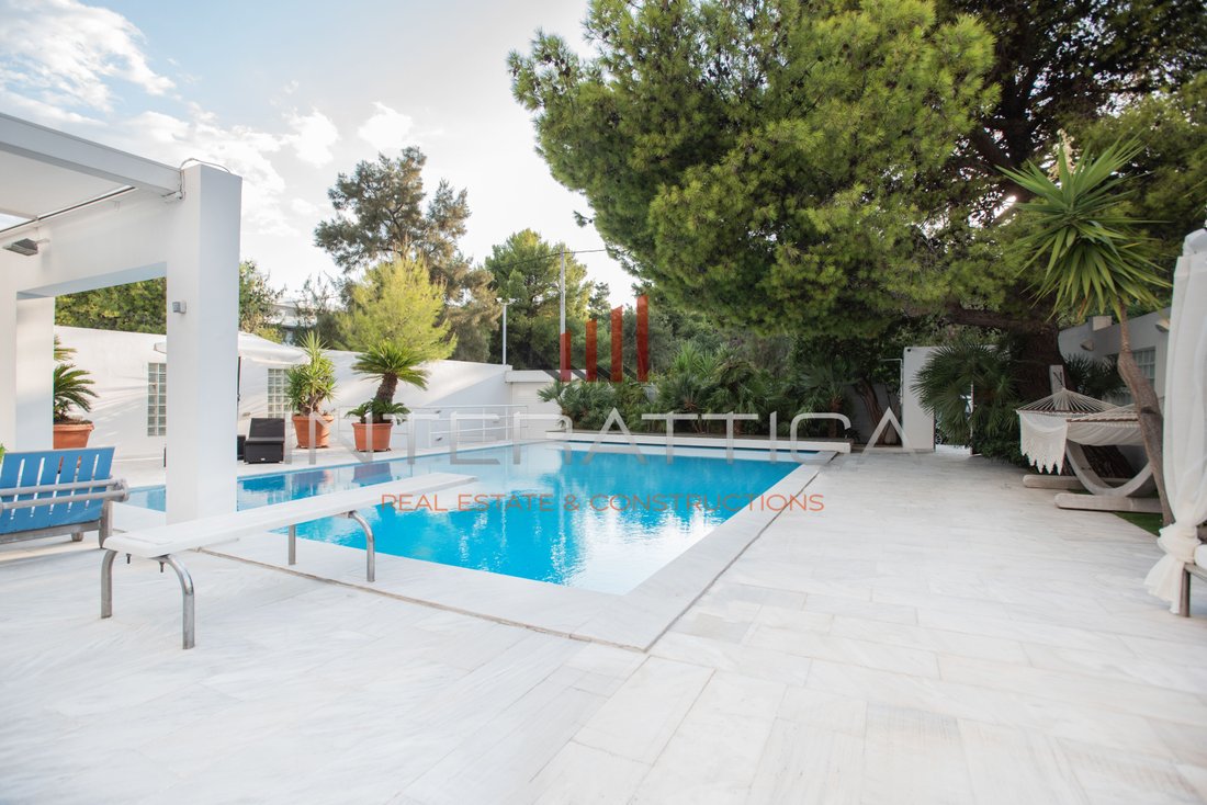 Kavouri, An In Vouliagmeni, Decentralized Administration Of Attica