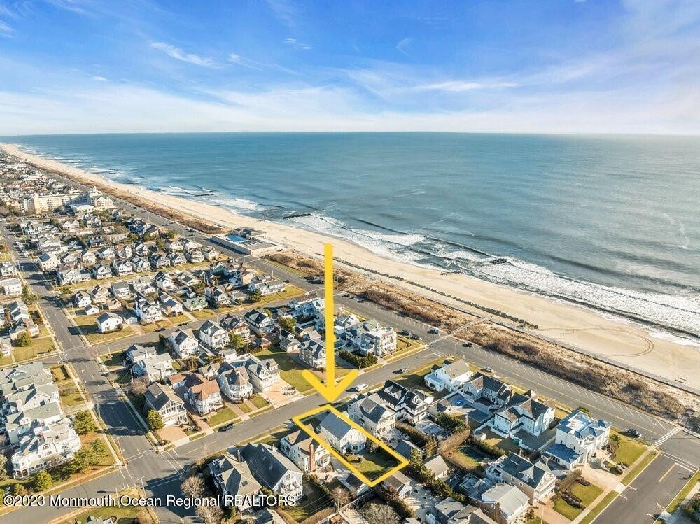 5 Bedrooms Single Family Detached In Spring Lake, New Jersey, United