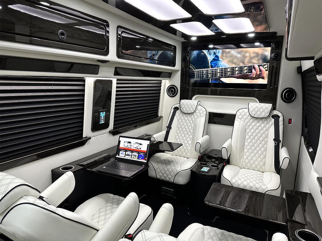 Limousine in Elkhart, Indiana, United States 2 - 12949882
