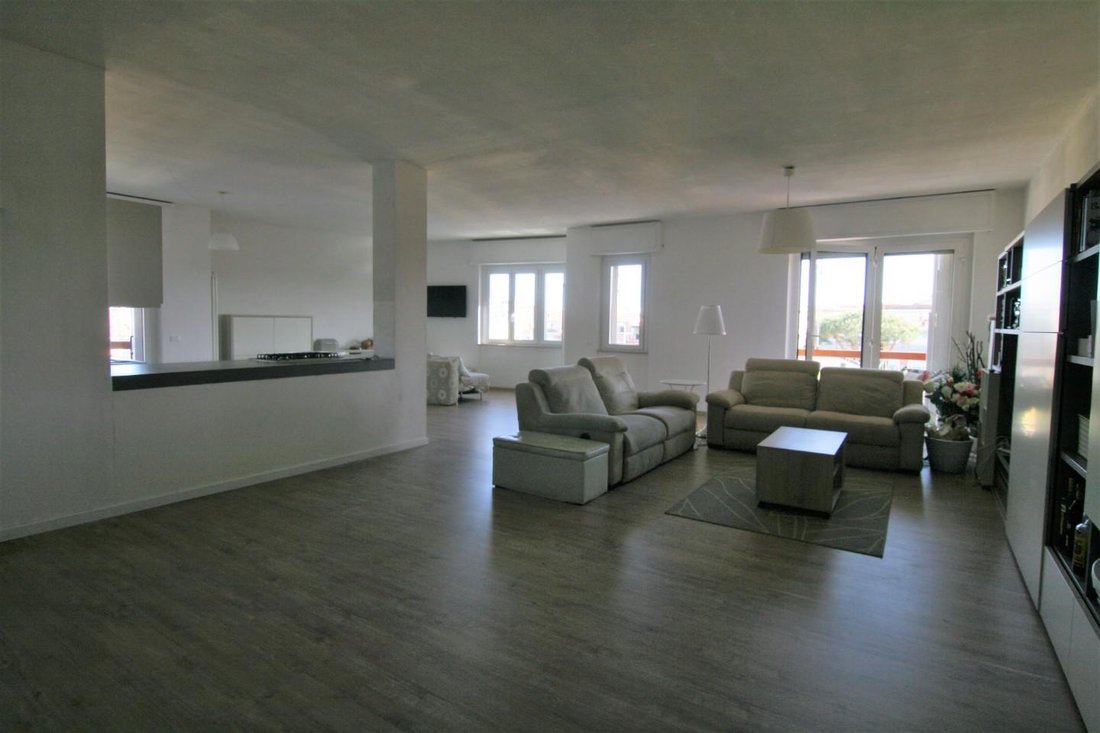 Apartment in Marina di Carrara, Tuscany, Italy 2 - 12952118