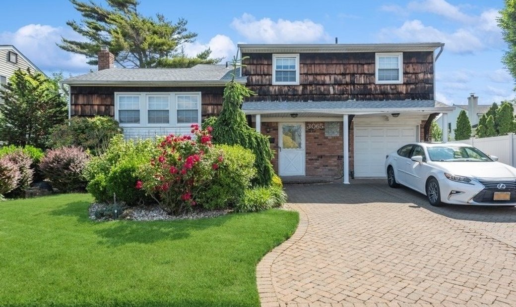 House Bellmore In Bellmore, New York, United States For Sale (12950613)