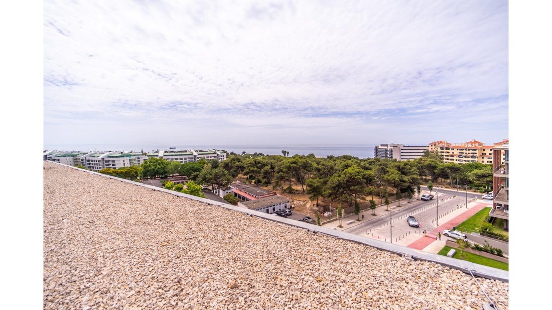 4 Bedroom Duplex With Balcony, Garage And Terrace In Cascais, Lisbon