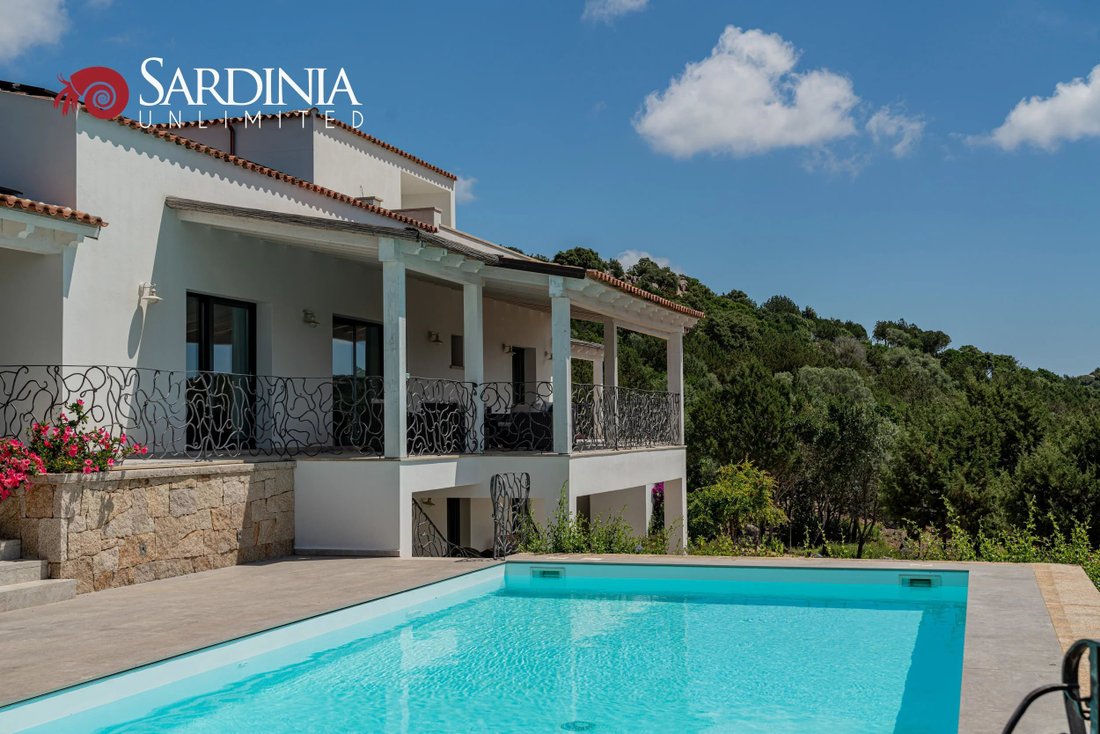 Villa With Pool And Dependance | Arzachena
