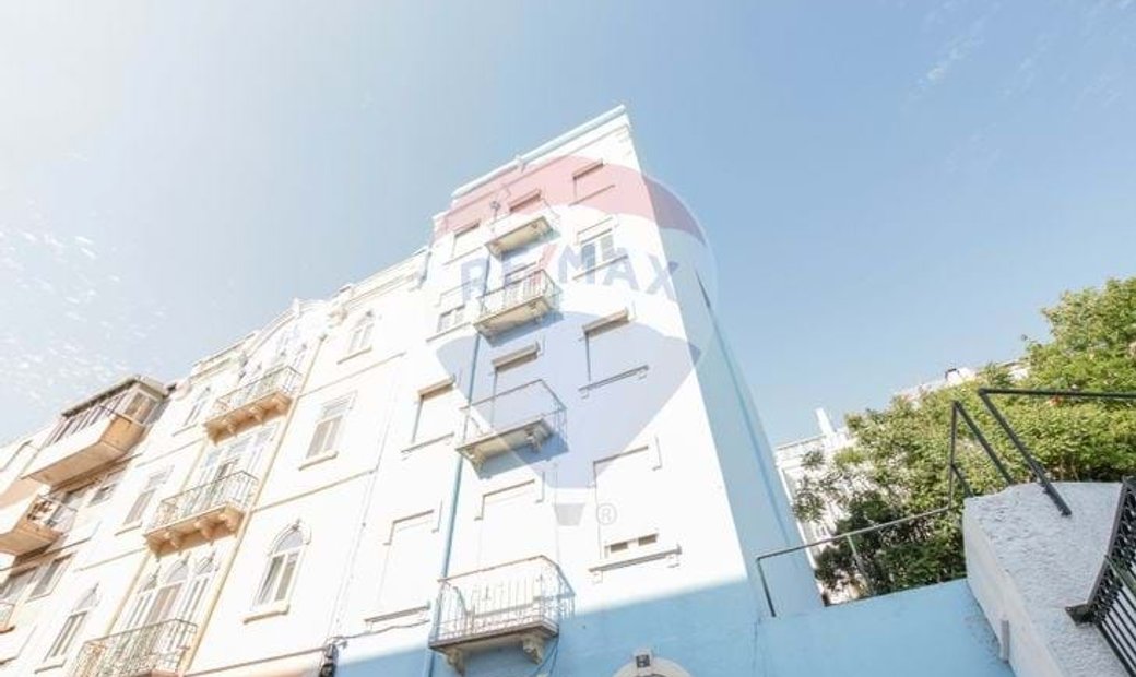 Condo/Apartment T5 For Sale In Santo António, Dans Lisbonne, Lisbonne