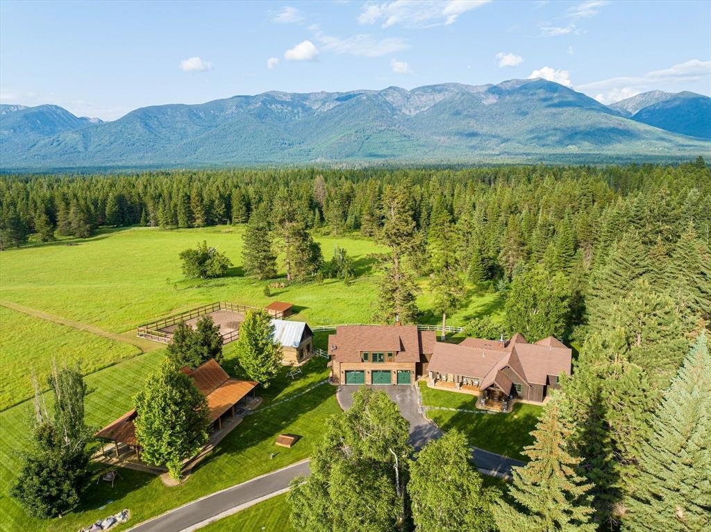 7 Bedrooms Single Family Detached In Bigfork, Montana, United States