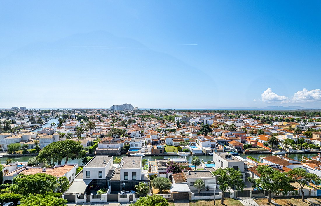 Luxury House With 12.5 Meters Of Mooring And In Empuriabrava, Catalonia, Spain For Sale (12957968)