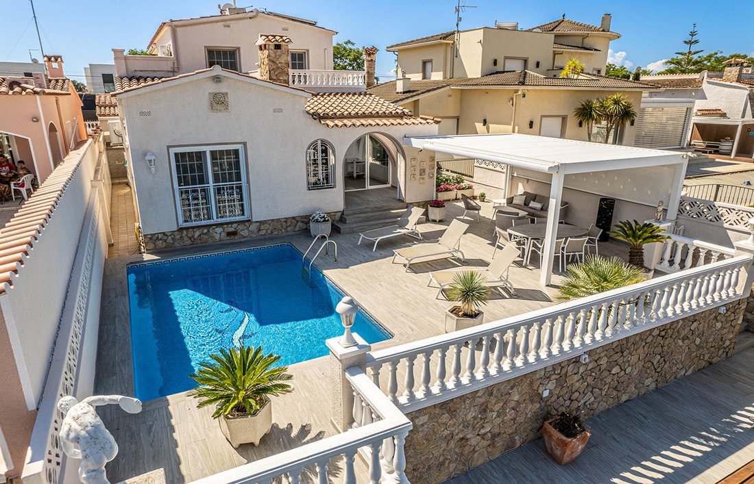 Luxury House With 12.5 Meters Of Mooring And In Empuriabrava, Catalonia, Spain For Sale (12957968)