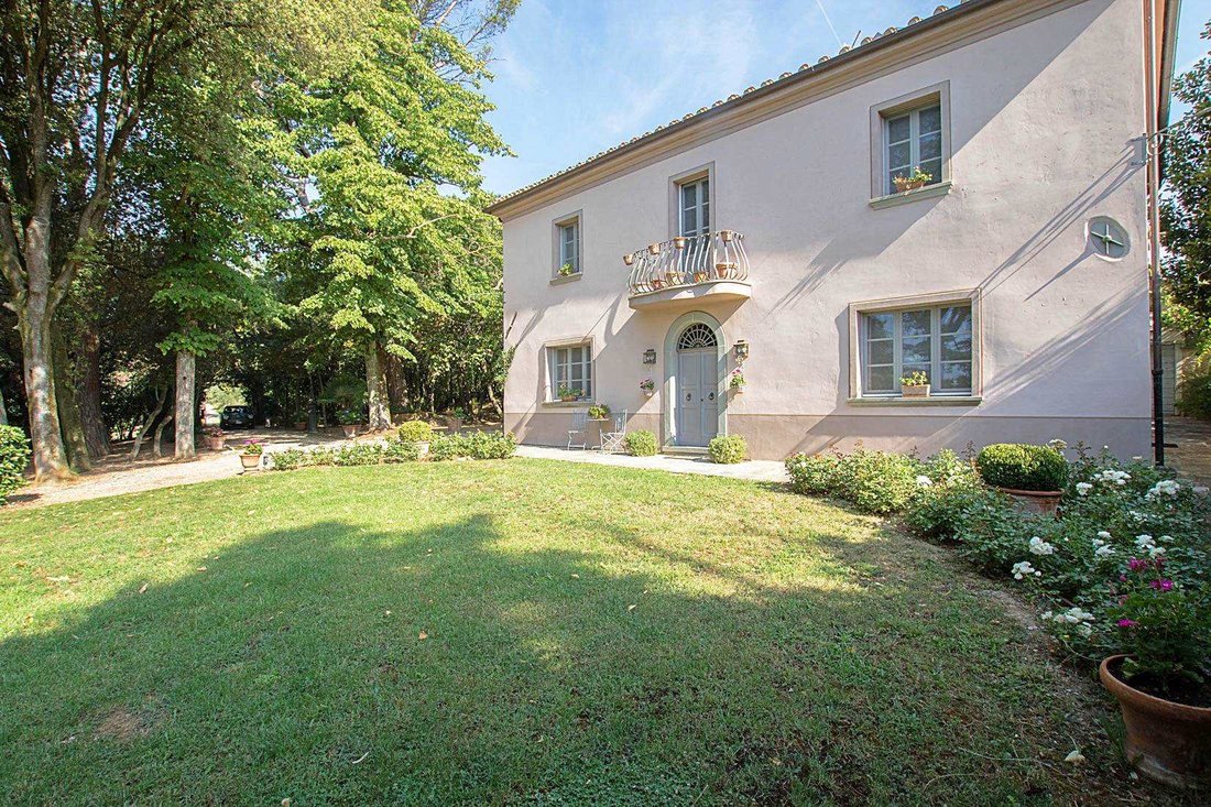 Villa in Foiano della Chiana, Tuscany, Italy 2 - 12958623
