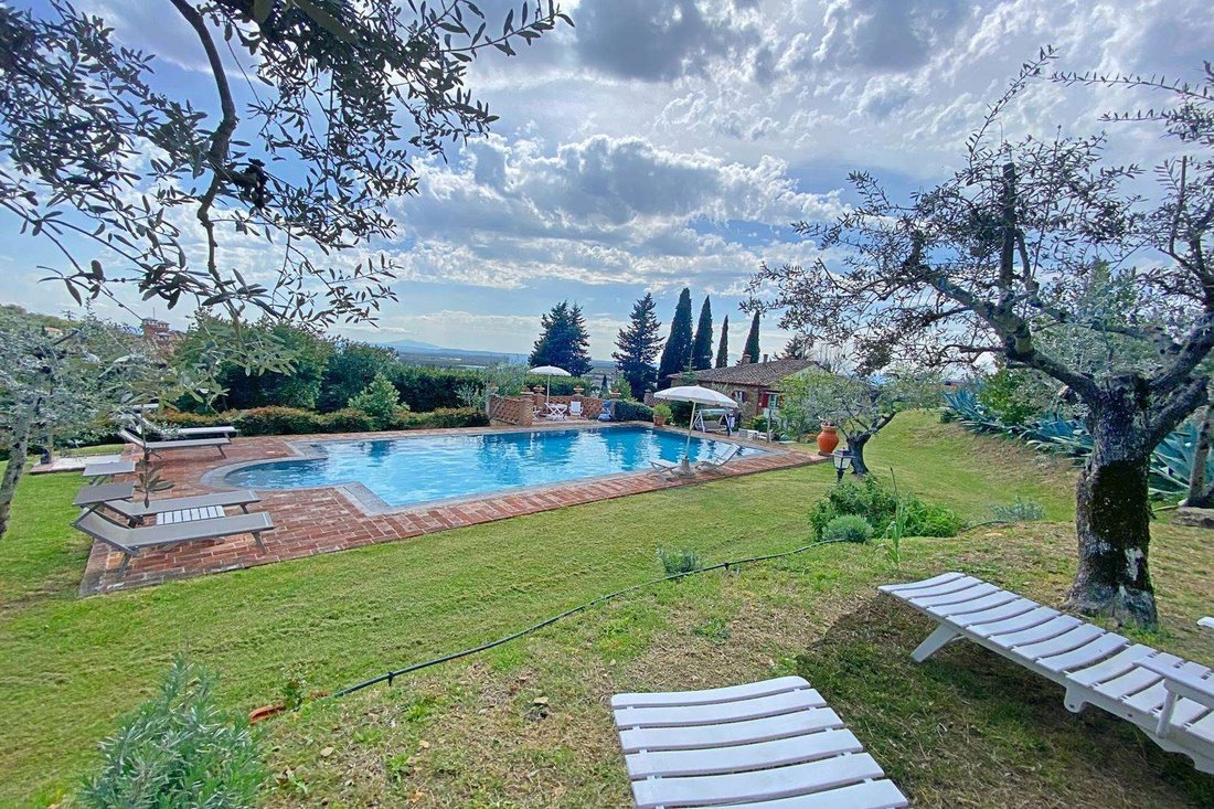 Country House in Castiglion Fiorentino, Tuscany, Italy 4 - 12958611