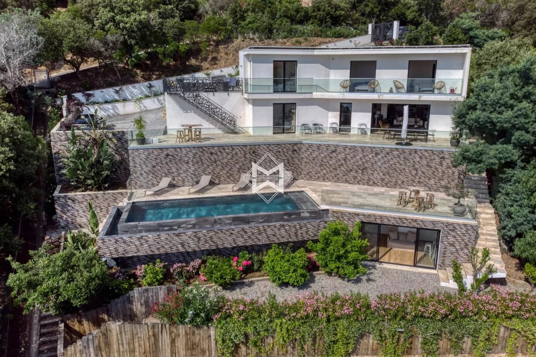 Villa in Roquebrune-sur-Argens, Provence-Alpes-Côte d'Azur, France 1 - 12963176