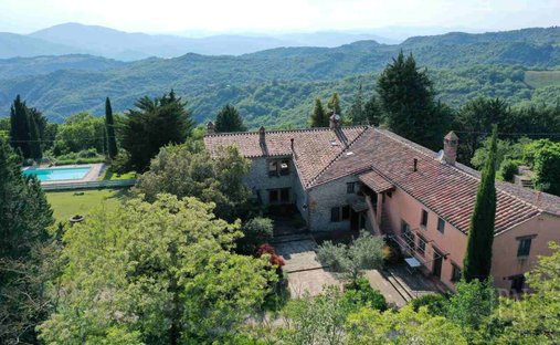 Luxury farm ranches for sale in Gubbio, Umbria, Italy | JamesEdition