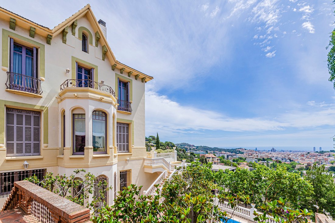 Spectacular Modernist Mansion With Panoramic In Barcelona, Catalonia