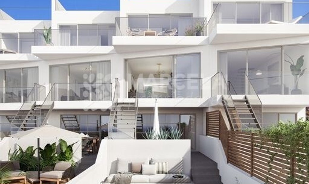 Modern Three Storey Two Bed In Praia De Monte Clérigo, Algarve