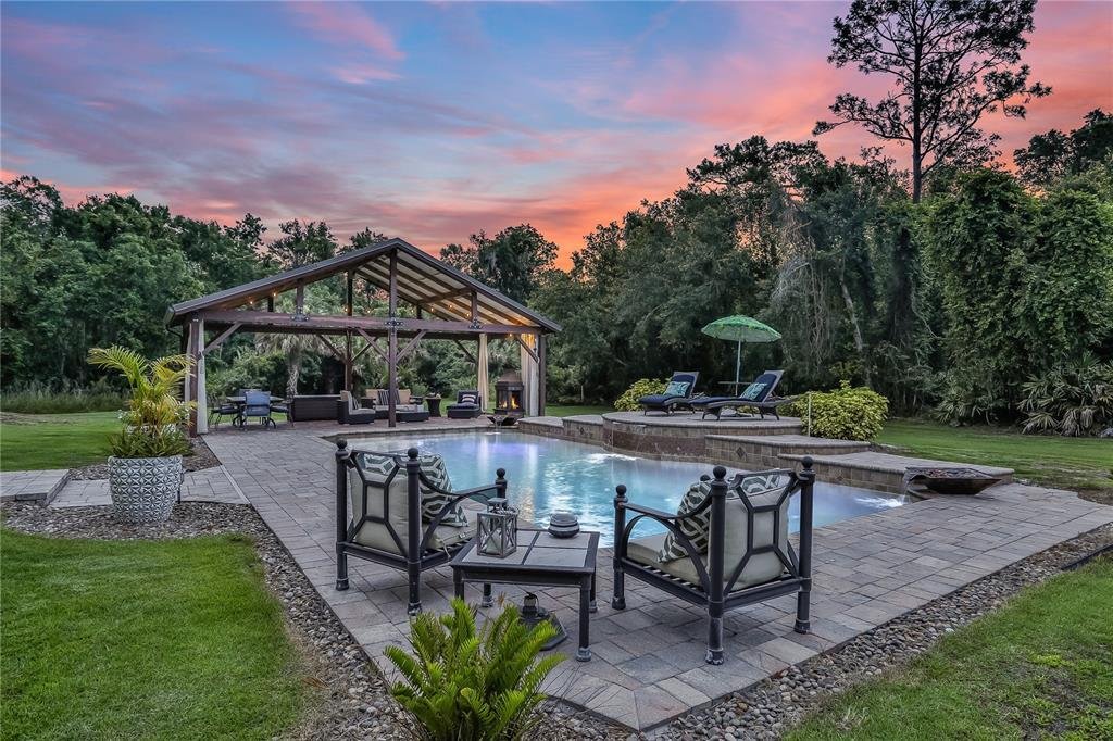 6 Bedrooms Single Family Detached In Chuluota, Florida, United States