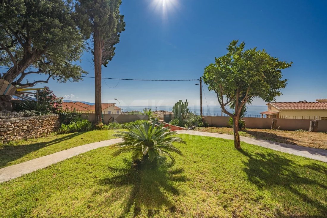 Villa Cap D'ail Close In Cap D'ail, Provence Alpes Côte D'azur