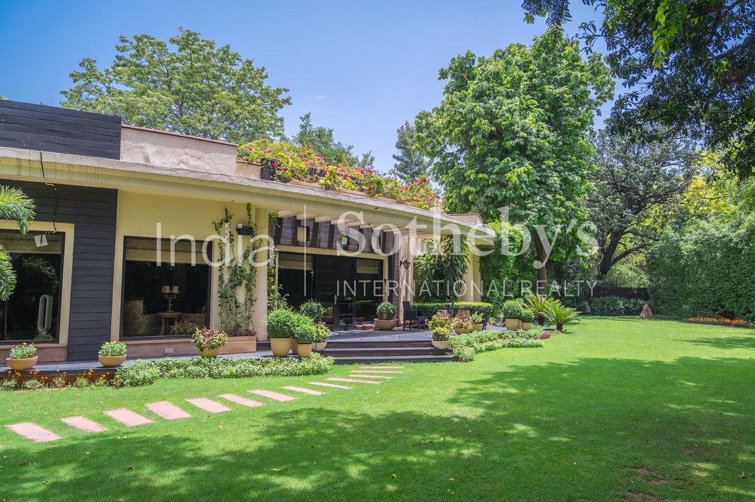 Bungalow On Prithviraj Road In New Delhi, Delhi, India For Sale (12968176)