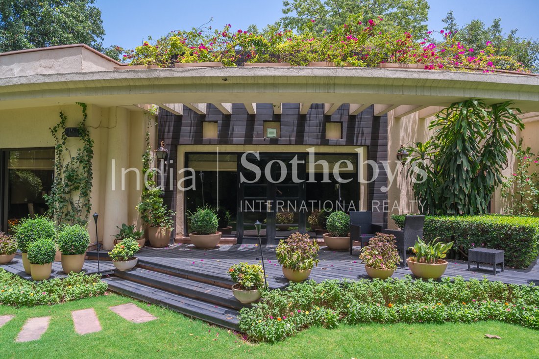 Bungalow On Prithviraj Road In New Delhi, Delhi, India For Sale (12968176)